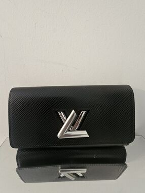 100 % Authentic Louis Vuitton Black Epi Twist Chain Wallet